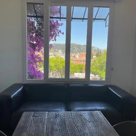 Dom wakacyjny Beautiful W/ Ac - Close To Exhibition & Beach Cannes